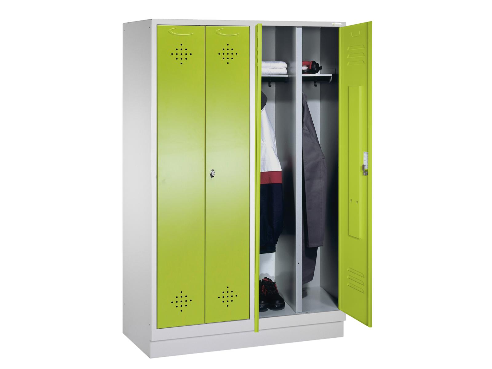 Spind nach Arbeitsstättenrichtlinien Grüne Linie mit Sockel - für 2 Personen 4x300mm Abteilbreite