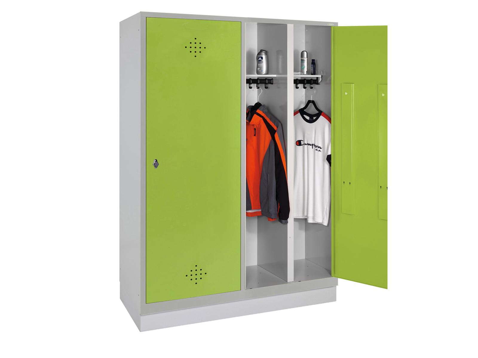 Spind nach Arbeitsstättenrichtlinien Grüne Linie mit Sockel - für 2 Personen 4x300mm Abteilbreite