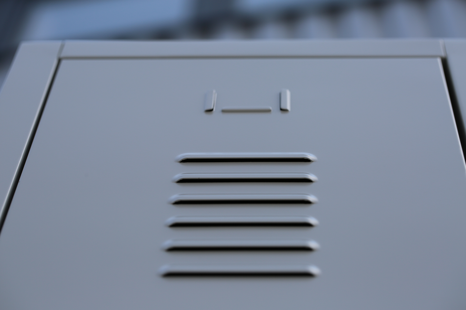 Spind Serie Ideal Spind doppelstöckig mit ausziehbarer Sitzbank - 1 Abteil 300mm Abteilbreite