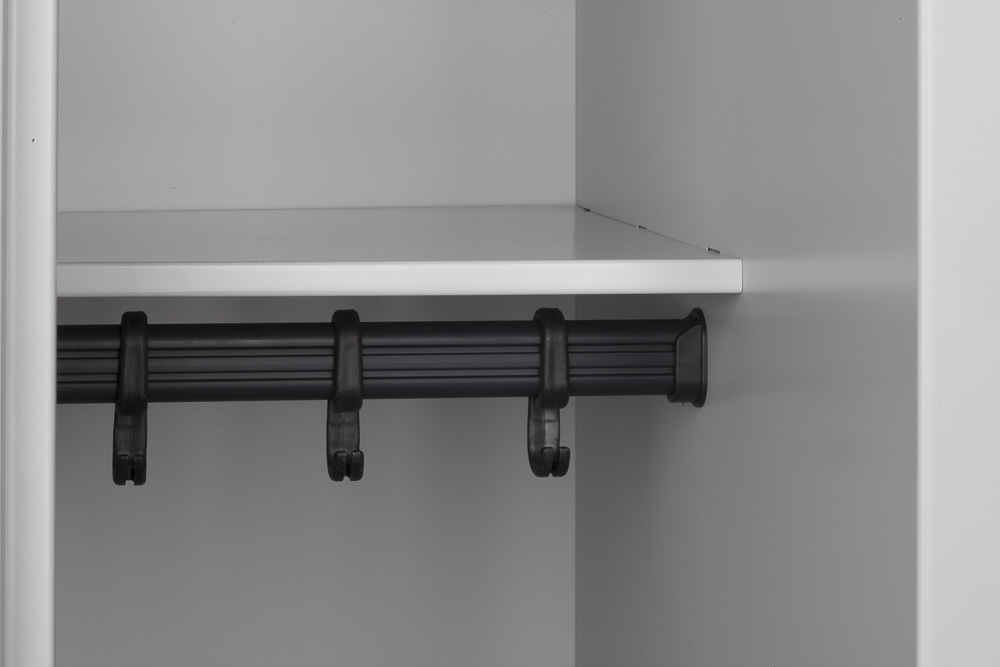 Spind Grüne Linie mit vorgebauter Sitzbank - 2 Abteile 300mm Abteilbreite